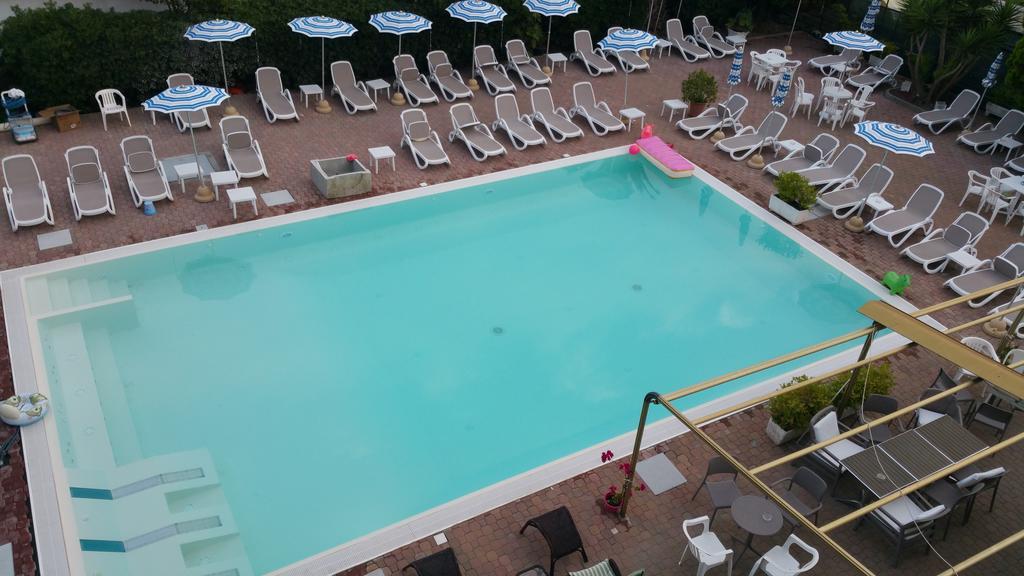 Hotel Delle Mimose Diano Marina Exterior foto