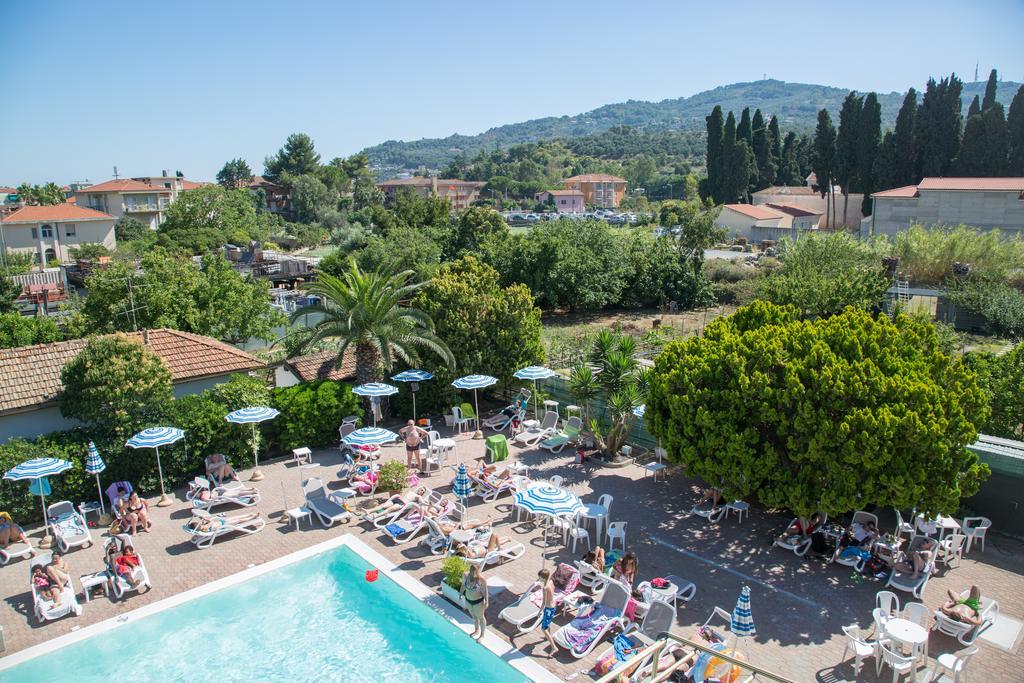 Hotel Delle Mimose Diano Marina Exterior foto
